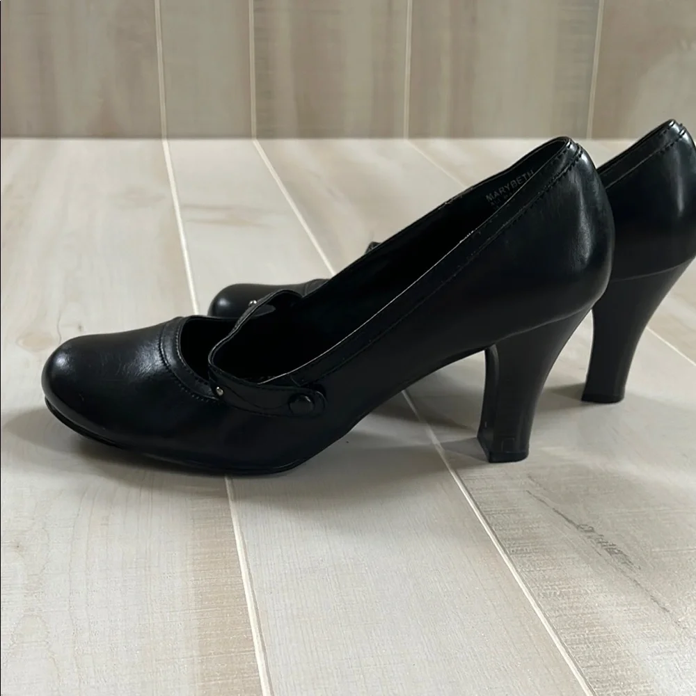 Black Mary Jane Heels size 10 Classic, Timeless & Versatile. Retro Chic - Picture 4 of 6